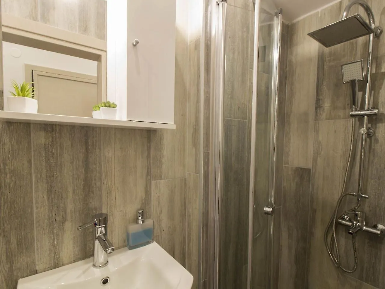 *** Hotel Incity El Flow, Double Flat Salonicco Grecia